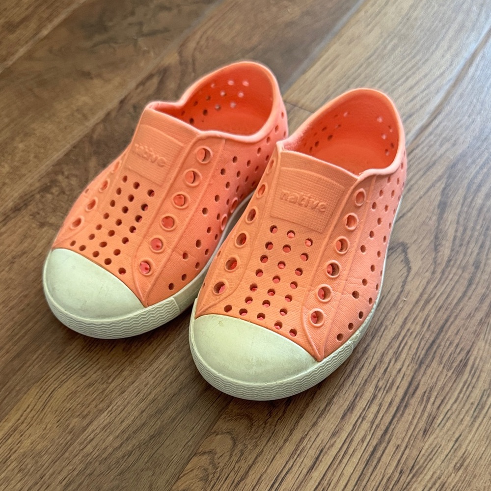 Native Kids Water Shoe in Coral-Orange with White Toe Cap Size 6